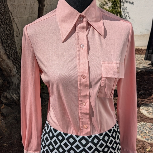 70s VTG Pink Button Up - Picture 9 of 11
